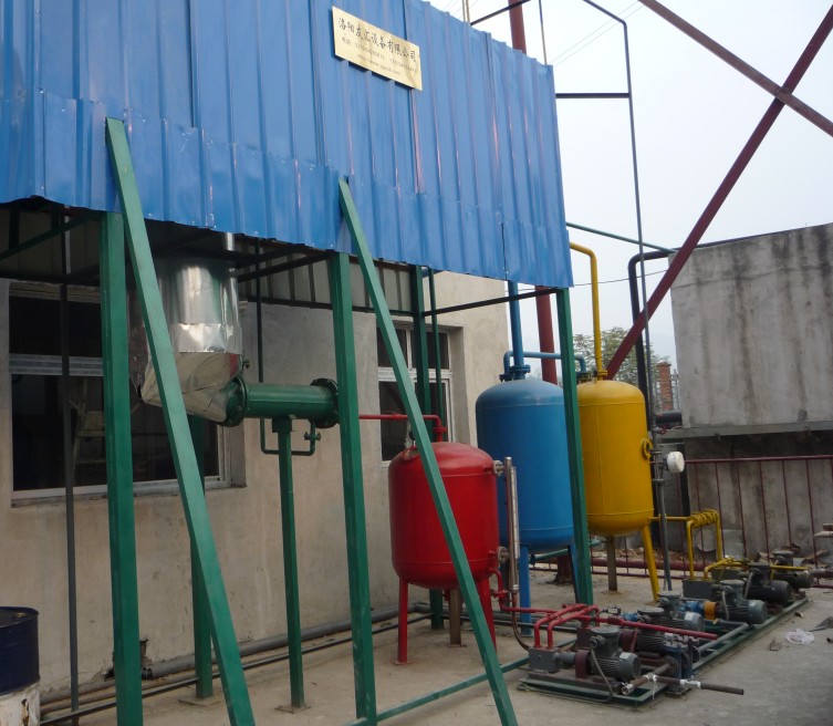 Scrap stainless steel rolling oil recycling device