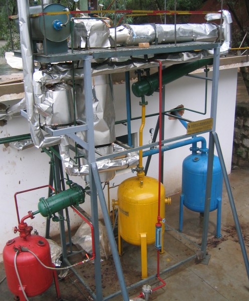 Aluminum rolling oil recycling device