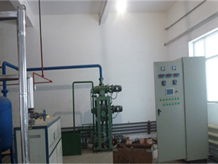Mineral oil waste recycling device
